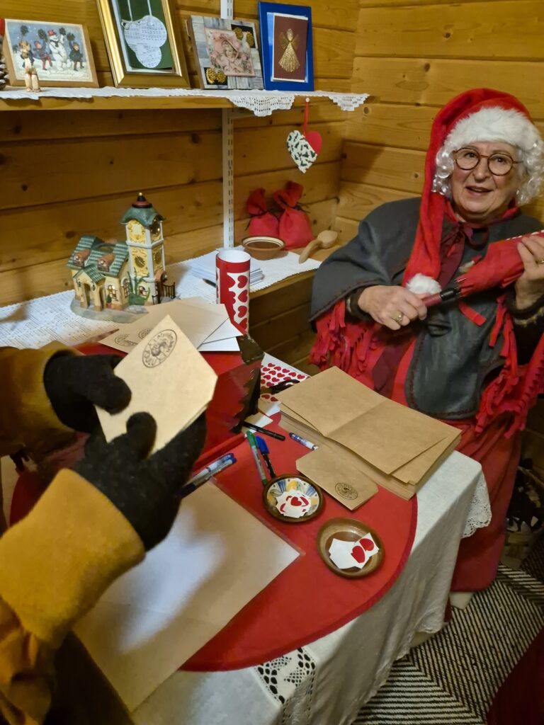 joulumuori Mynämäen joulupukin postipajassa.